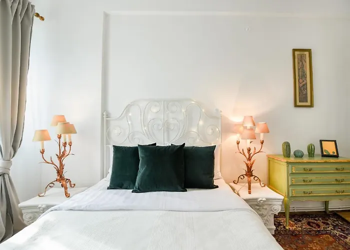 In Style: 1br With Vintage Touches And Balcony بوخارست