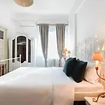 아파트 In Style: 1br With Vintage Touches And Balcony 부쿠레슈티