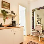 In Style: 1br With Vintage Touches And Balcony 부쿠레슈티