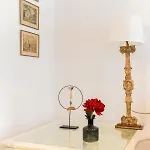 In Style: 1br With Vintage Touches And Balcony