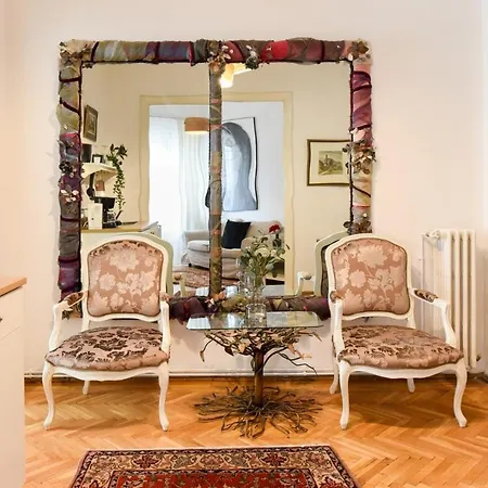 아파트 In Style: 1br With Vintage Touches And Balcony 부쿠레슈티