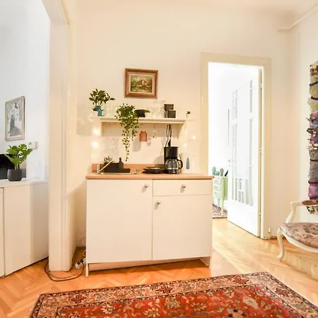 In Style: 1br With Vintage Touches And Balcony Appartement Boekarest