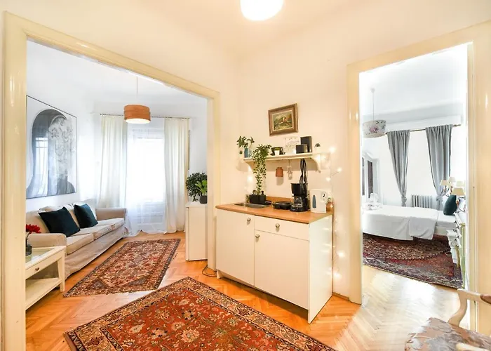 Lägenhet In Style: 1br With Vintage Touches And Balcony Bukarest