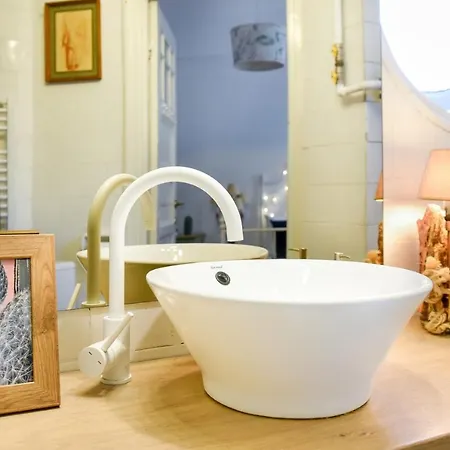 In Style: 1br With Vintage Touches And Balcony Daire Bükreş