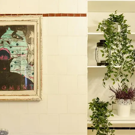 In Style: 1br With Vintage Touches And Balcony Daire *