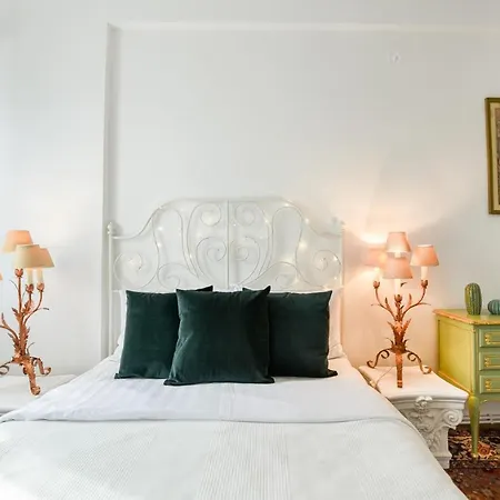 In Style: 1br With Vintage Touches And Balcony Bükreş