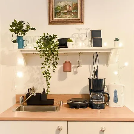 公寓 In Style: 1br With Vintage Touches And Balcony *